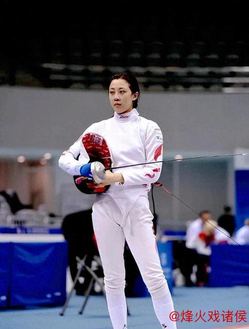 皇冠体育平台 前击剑国手秦雪喜迎新生儿，宝宝重7斤2两，曾因转行颜值主播引关注